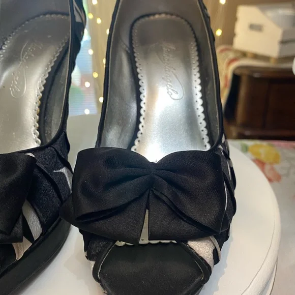 Size 6.5 Michaelangelo Women’s 4” high heel shoes. - Picture 3 of 3